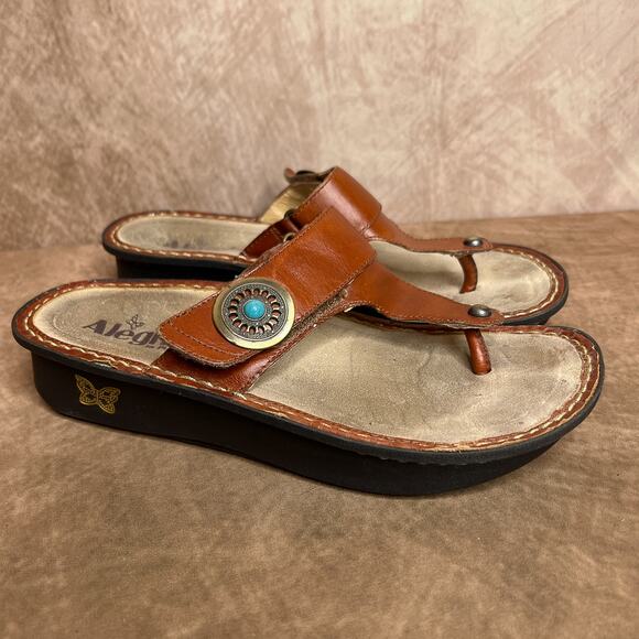 Alegria by PGLite Lug Sole Platform Sandal Brown Leather Slip On Medallion Stone - Picture 12 of 12